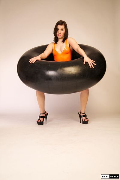 [Image: 112977865_Fetistyle_Jenny_2395.jpg]