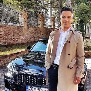 [Slika: 66711021_Ide_bolja_godina.jpg]