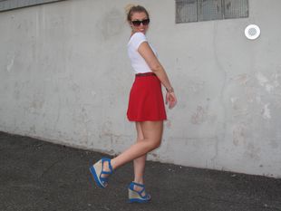 Blogger-with-sexy-Legs-and-Feet-non-nude-NN-t7o84j2nj1.jpg