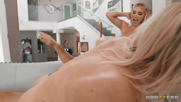 Kayley Gunner, Jenna Starr - Big Boobed Blondes 3some [HD 720p]